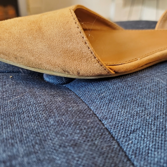 Charlotte Russe size 7 suede flats - Picture 3 of 3